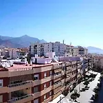 Renovated With Communal Pool & Close To Apartment *